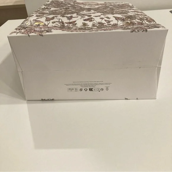 ๐ DIOR shopping bag. - Picture 3 of 8